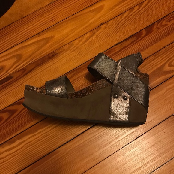 Crown Vintage Sandals - Picture 6 of 7